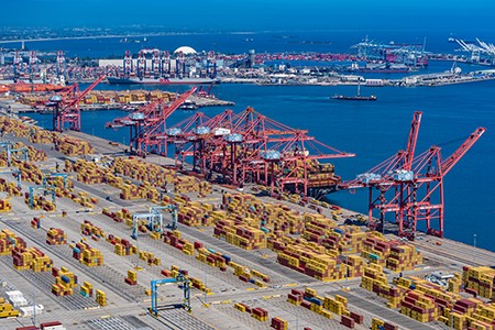 롱비치 항에 적재된 컨테이너 모습 / 사진 Port of Long Beach 홈페이지 갈무리