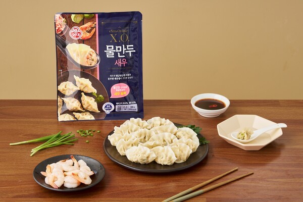 오뚜기는 프리미엄 만두 브랜드 ‘X.O.’의 신제품 ‘X.O. 물만두 새우’를 출시했다고 22일 밝혔다. / 사진 오뚜기