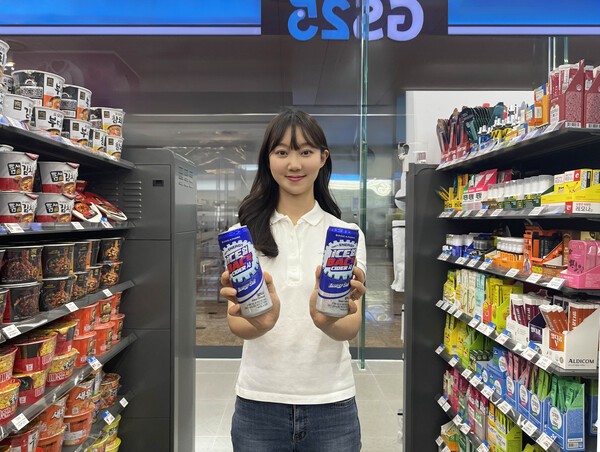 GS리테일이 운영하는 편의점 GS25는 지난 6월 25일 선보인 ‘얼박사’가 출시 1개월 만에 누적 판매수량 100만캔을 돌파했다고 1일 밝혔다. / 사진 GS리테일