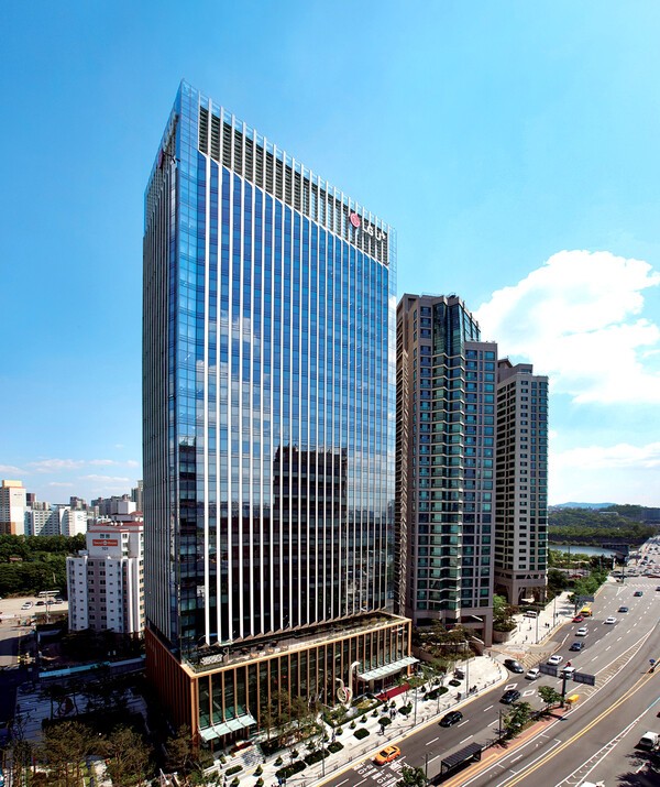 LG유플러스 용산 사옥 전경 / 사진 LG유플러스