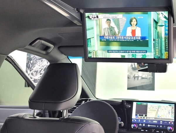 차량 내에서 SkyAuto 서비스가 제공되는 모습 / 사진 KT스카이라이프