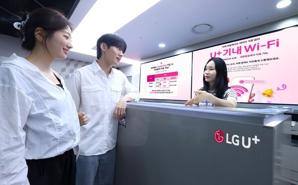 LG유플러스는 추석 연휴 고객들의 로밍 서비스를 편리하게 이용할 수 있도록 해외 로밍 프로모션을 진행한다.  / 사진 LG유플러스