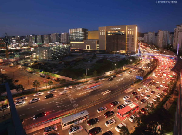 판교 일대는 밤 늦은 시간에도 이동하는 차량으로 붐빈다. / 사진 성남시