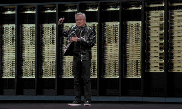 젠슨 황이 베라 루빈 앞에서 발표하는 모습 / 사진 엔비디아