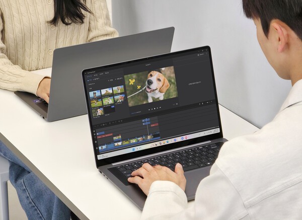 갤럭시 북 6로 동영상 편집을 하는 모습 / 사진 삼성전자