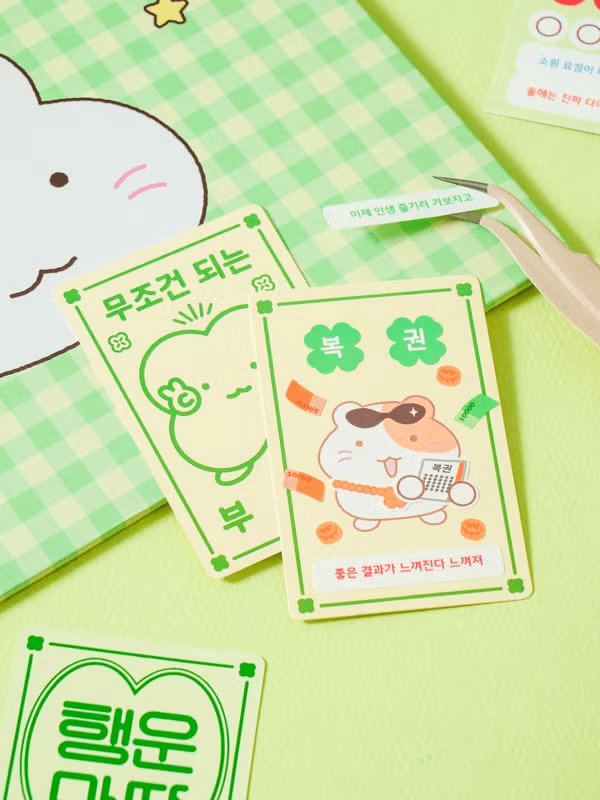 다이소의 행운 기원 부적 아이템 모습 / 사진 아성다이소