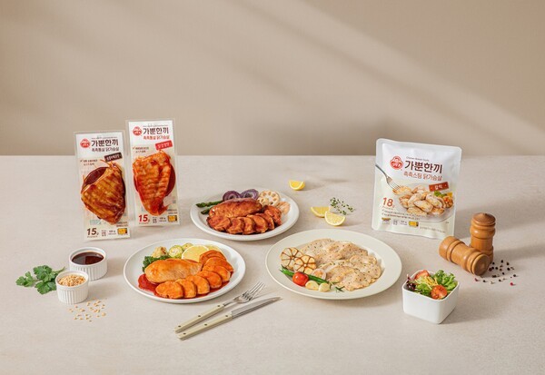 오뚜기의 건강 간편식 브랜드 ‘가뿐한끼’가 4일 출시한 닭가슴살 신제품 3종 모습 / 사진 오뚜기