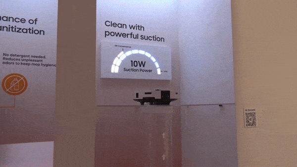 2026년형 비스포크 AI 스팀 로봇청소기의 작동 장면을 설명하는 이미지 / 사진 삼성전자