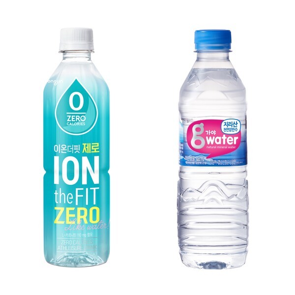 웅진식품의 이온더핏(왼쪽)과 가야g워터 / 사진 웅진식품