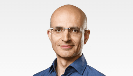 사비흐 칸(Sabih Khan) 애플 COO / 사진 애플 홈페이지 갈무리