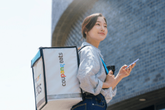 쿠팡이츠가 전통시장 및 상생요금제 매출규모 하위 20% 이하 영세매장을 대상으로 포장서비스 중개이용료 무료 프로모션을 내년 3월까지 1년 연장한다고 밝혔다. / 사진 쿠팡이츠 홈페이지 갈무리