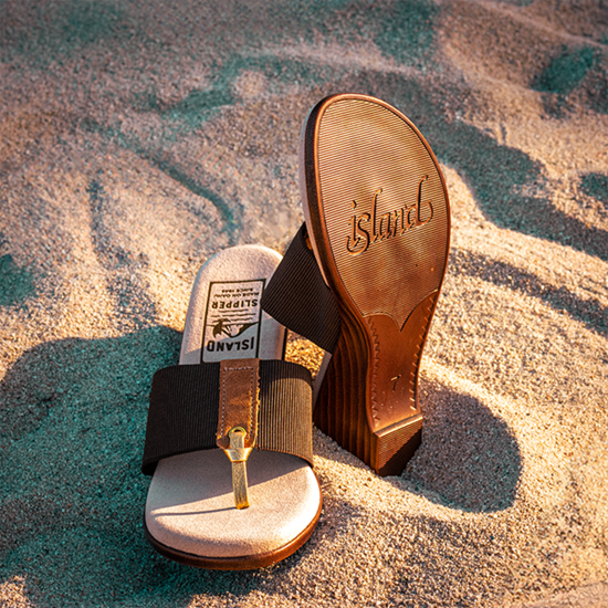 LF가 국내 독점 선보인 미국 핸드메이드 슬리퍼 ‘아일랜드 슬리퍼’ 모습 / 사진 LF