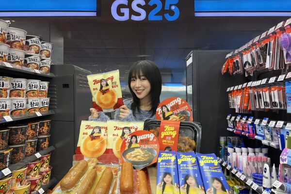 유튜버 쯔양이 GS25를 통해 출시되는 대식가 시리즈를 소개하는 모습 / 사진 GS리테일