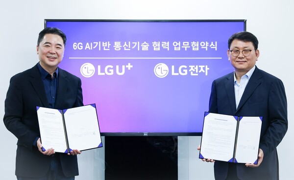 이상엽 LG유플러스 CTO(왼쪽)와 제영호 LG전자 C&M표준연구소장 / 사진 LG유플러스