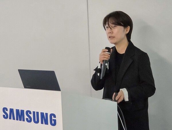 갤럭시S26 시리즈의 디자인에 대해 설명 중인 이지영 MX사업부 디자인팀 상무 / 사진 삼성전자