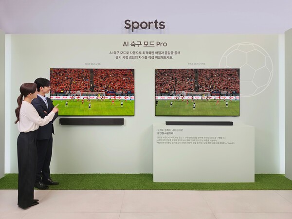 삼성전자 모델이 2026년형 TV 신제품을 소개하고 있다. / 사진 삼성전자