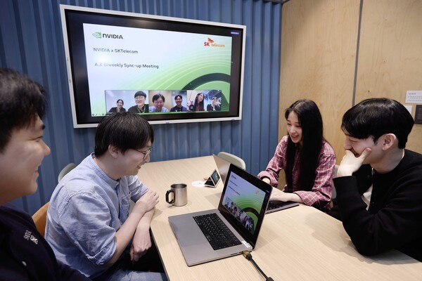 SKT 직원들이 NVIDIA 관계자와 화상회의를 진행하는 모습 / 사진 SKT