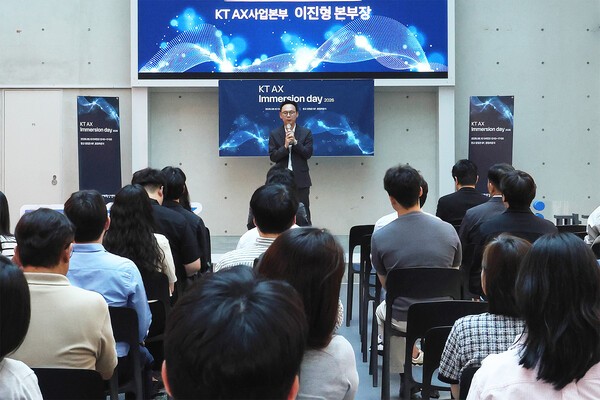 이진형 KT 상무가 환영사를 하고 있다. / 사진 KT